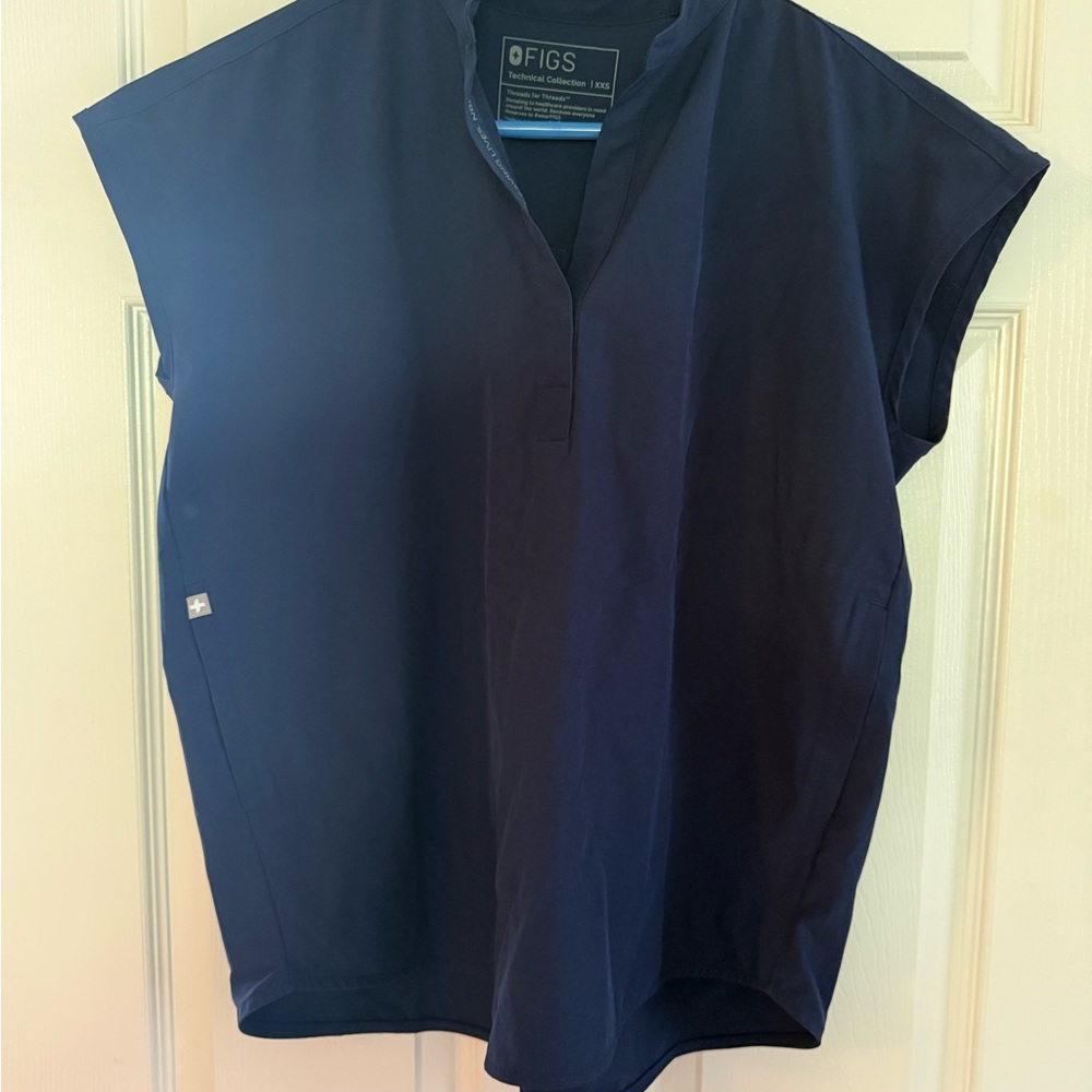 FIGS Women's Navy Scrub Top